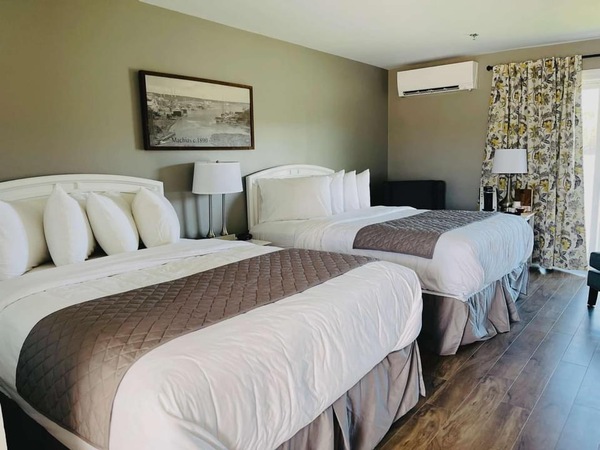 Renovated River View (2) Queens Photo 1