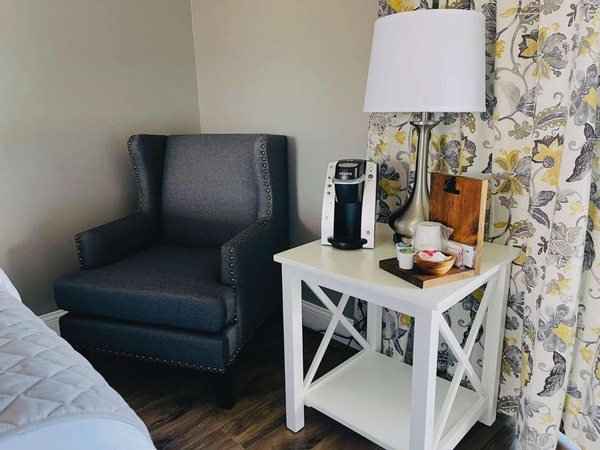 Renovated River View (2) Queens Photo 3