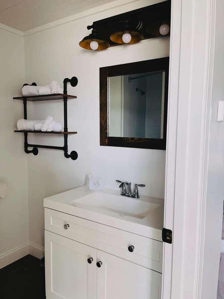 Renovated River View (2) Queens Photo 2